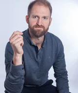 Tomáš Maček — zakladatel Domu Dluhů