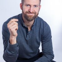 specialista na družstevní bydlení, podílnictví, záložny, kampeličky, financování, úvěrování, zpětný leasing, přímý výkup s pronájmem a odkupem zpět do svého výlučného vlastnictví ze společnosti Dům Dluhů